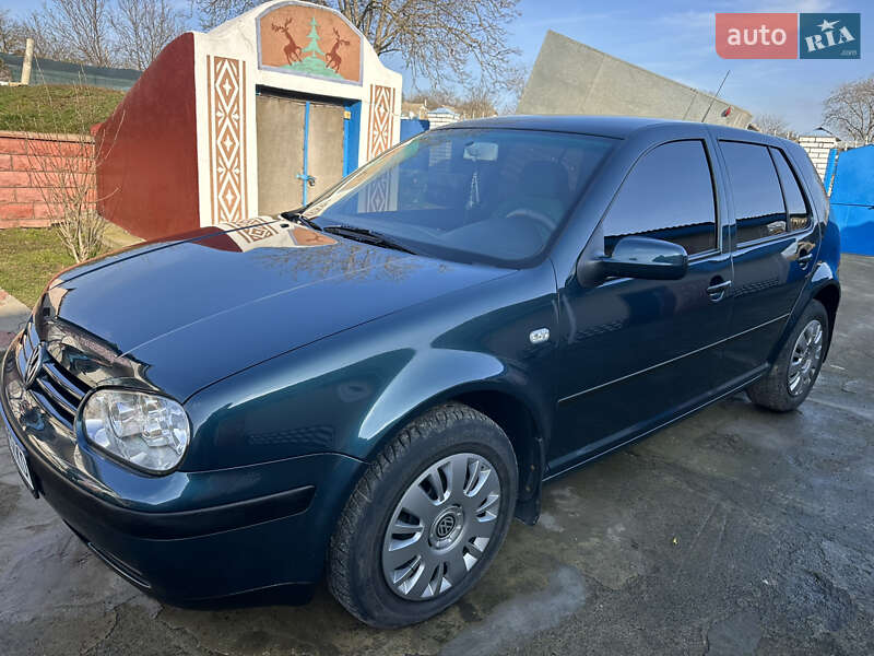 Хетчбек Volkswagen Golf 2002 в Городківці