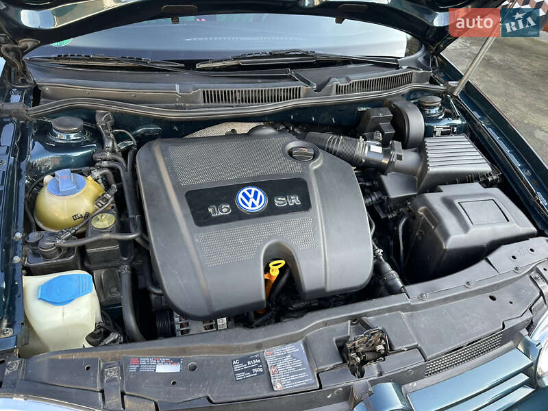 Хетчбек Volkswagen Golf 2002 в Городківці