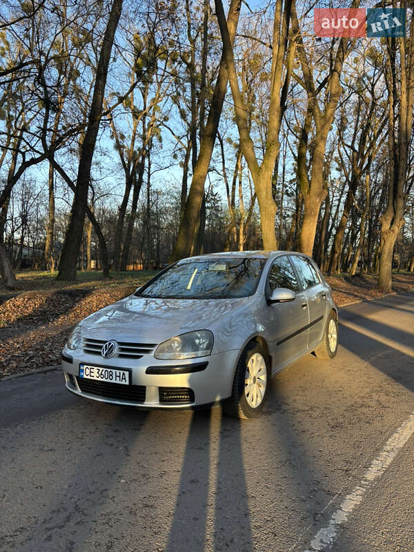 Хетчбек Volkswagen Golf 2003 в Чернівцях