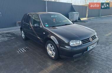 Хэтчбек Volkswagen Golf 2002 в Самборе