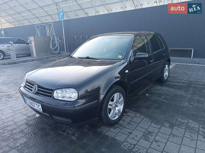 Хэтчбек Volkswagen Golf 2002 в Самборе