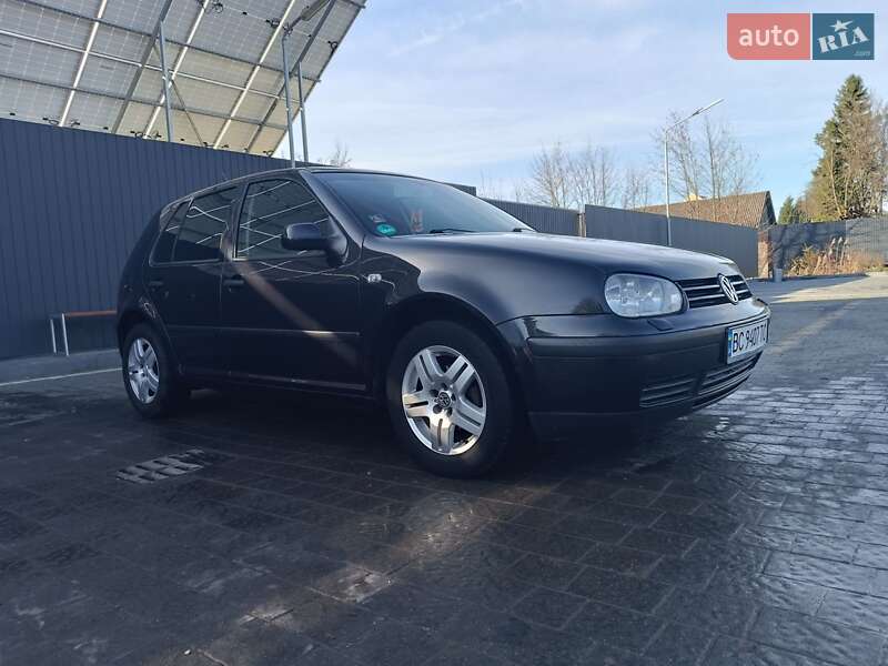 Хэтчбек Volkswagen Golf 2002 в Самборе