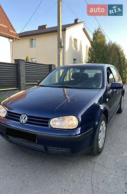 Хэтчбек Volkswagen Golf 2003 в Костополе