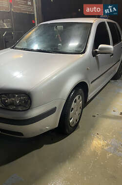 Хэтчбек Volkswagen Golf 2001 в Киеве