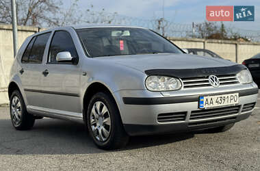 Хетчбек Volkswagen Golf 2004 в Києві
