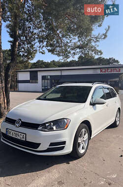 Универсал Volkswagen Golf 2015 в Вараше