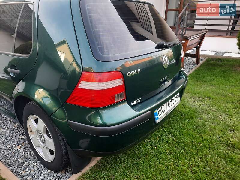 Хетчбек Volkswagen Golf 2003 в Львові