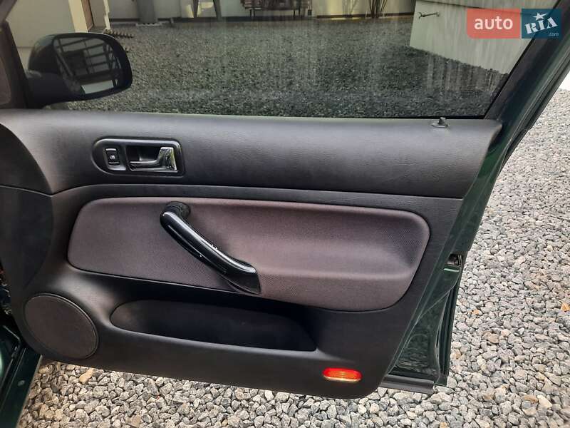 Хетчбек Volkswagen Golf 2003 в Львові