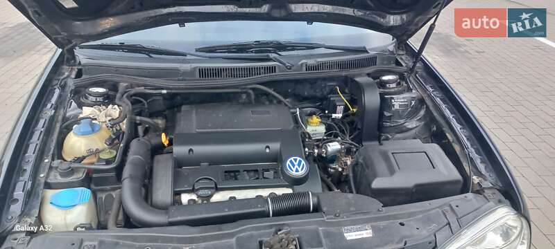 Хэтчбек Volkswagen Golf 2002 в Сумах