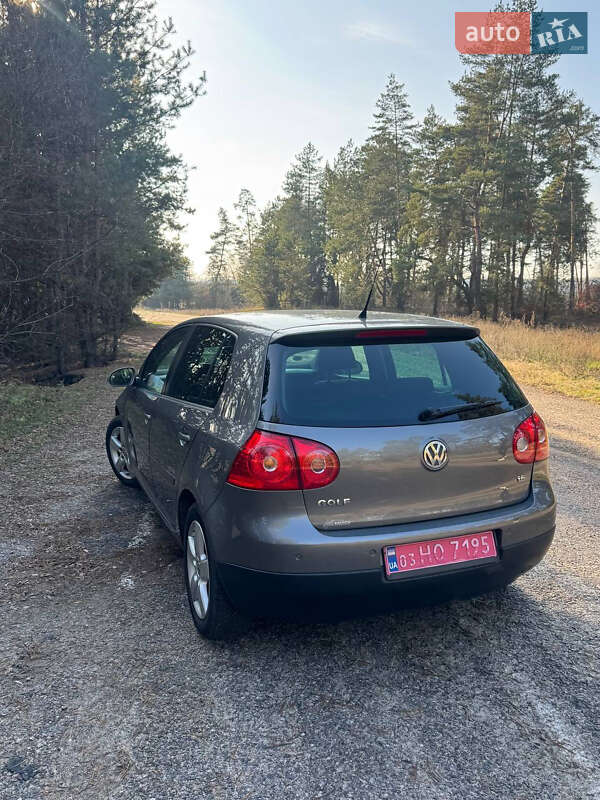 Хэтчбек Volkswagen Golf 2008 в Смеле