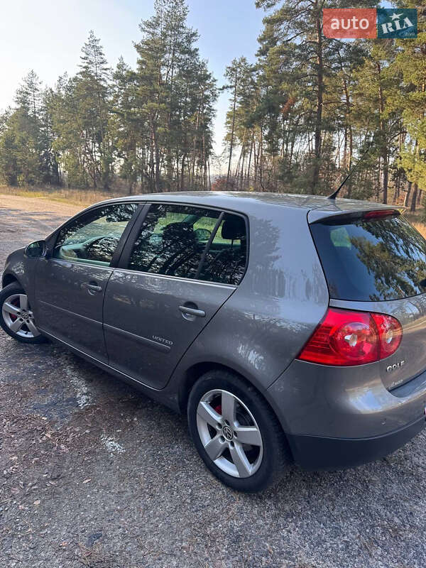 Хэтчбек Volkswagen Golf 2008 в Смеле