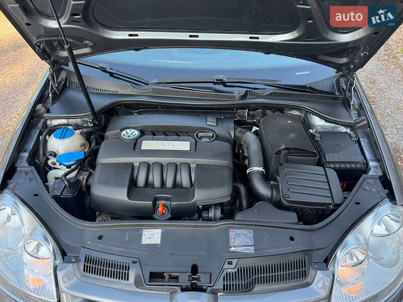 Хэтчбек Volkswagen Golf 2008 в Смеле