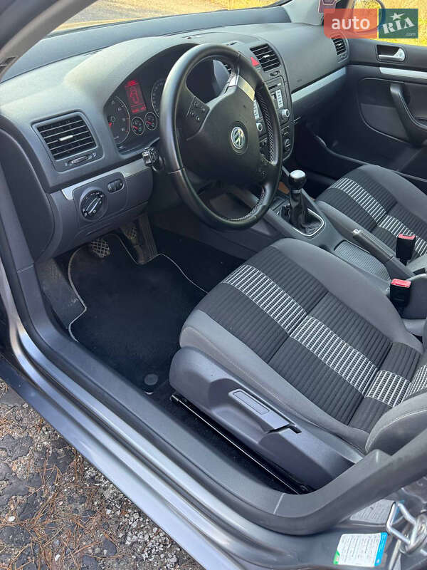 Хэтчбек Volkswagen Golf 2008 в Смеле