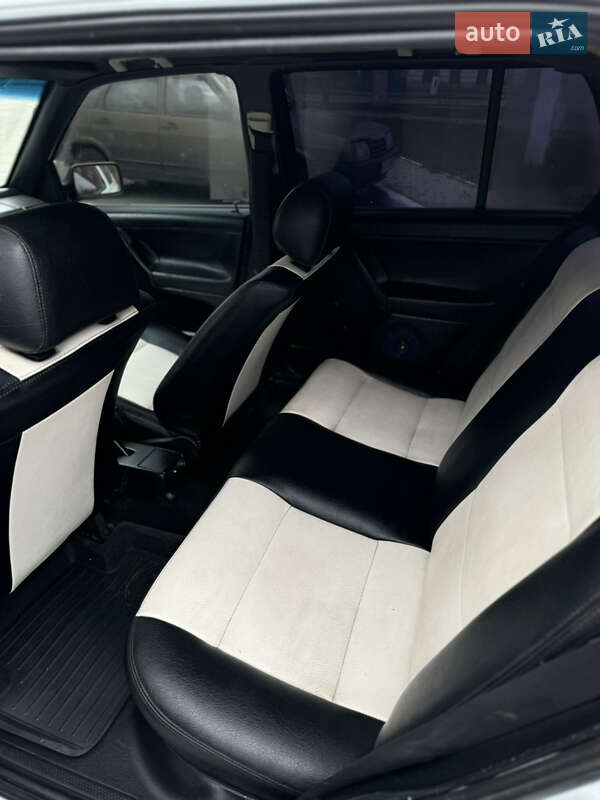 Хэтчбек Volkswagen Golf 1995 в Харькове