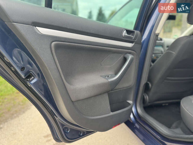 Универсал Volkswagen Golf 2012 в Луцке