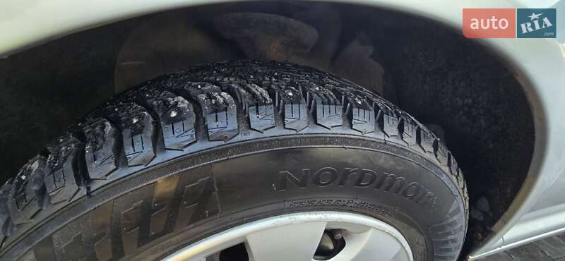 Хэтчбек Volkswagen Golf 2003 в Ровно