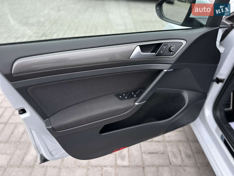 Універсал Volkswagen Golf 2019 в Запоріжжі