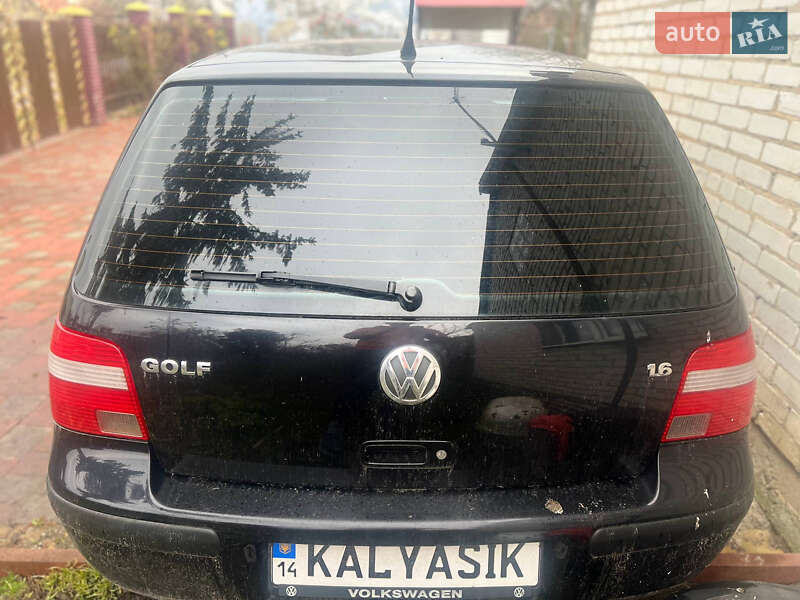 Хэтчбек Volkswagen Golf 2003 в Городке