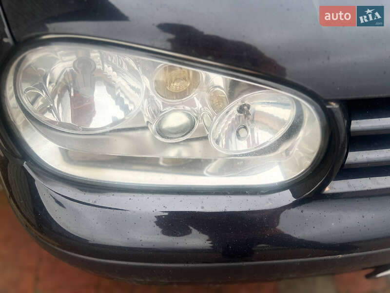 Хэтчбек Volkswagen Golf 2003 в Городке