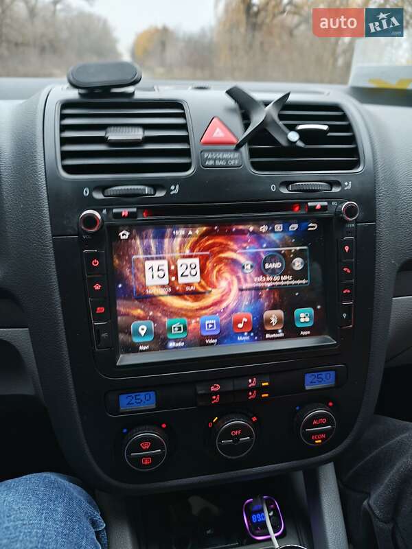 Хэтчбек Volkswagen Golf 2004 в Кривом Роге