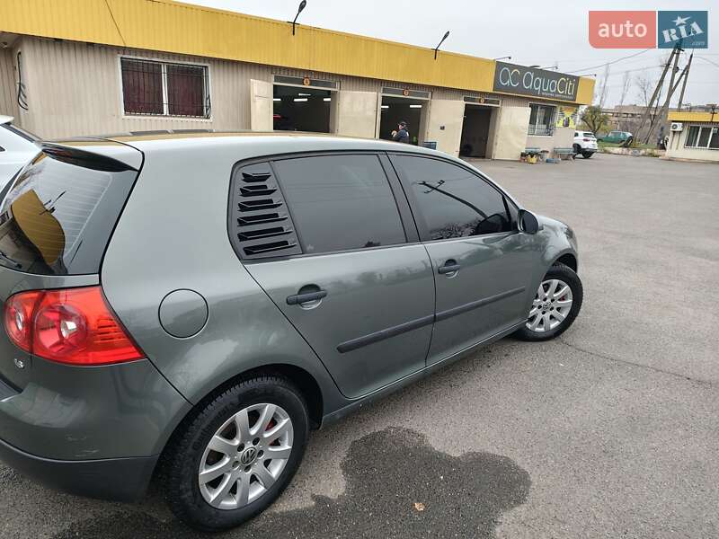 Хэтчбек Volkswagen Golf 2004 в Кривом Роге