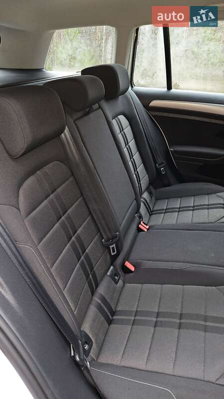 Универсал Volkswagen Golf 2014 в Коростене