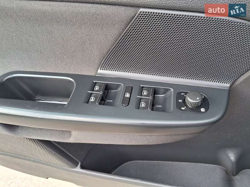 Універсал Volkswagen Golf 2012 в Косові фото 24 Універсал Volkswagen Golf 2012 в Косові