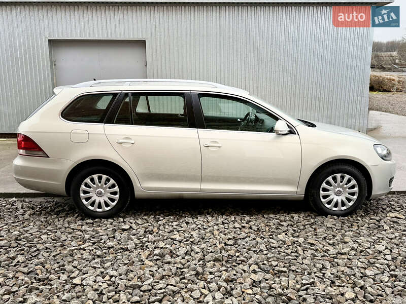 Універсал Volkswagen Golf 2011 в Луцьку