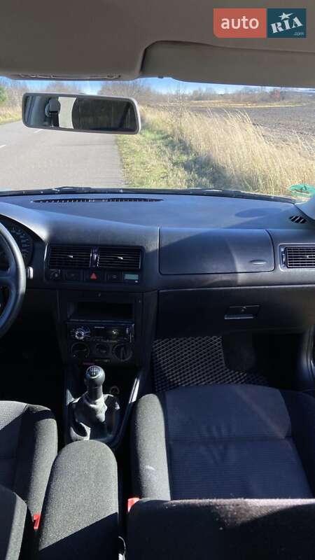 Хэтчбек Volkswagen Golf 2001 в Шептицькому