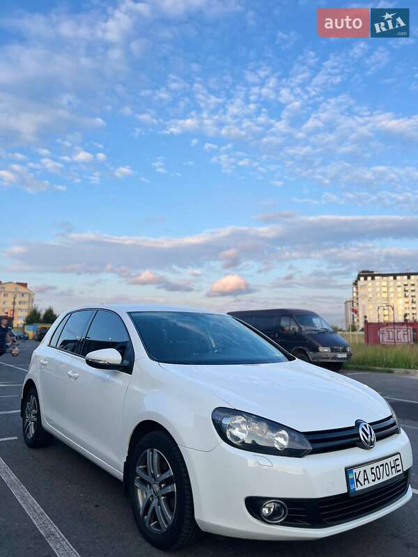 Хэтчбек Volkswagen Golf 2010 в Киеве