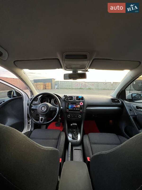 Хэтчбек Volkswagen Golf 2010 в Киеве