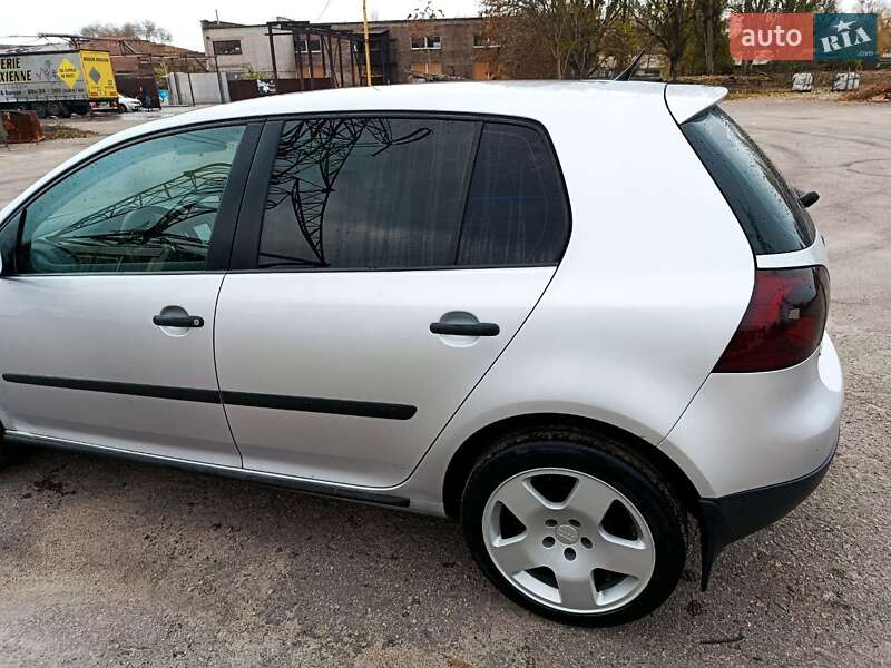Хэтчбек Volkswagen Golf 2008 в Запорожье