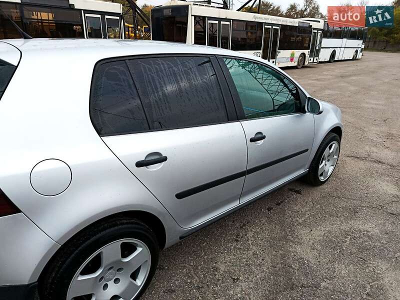 Хэтчбек Volkswagen Golf 2008 в Запорожье