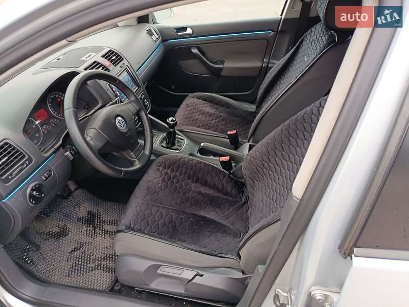 Хэтчбек Volkswagen Golf 2008 в Запорожье