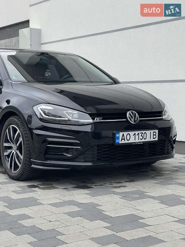 Хетчбек Volkswagen Golf 2017 в Мукачевому
