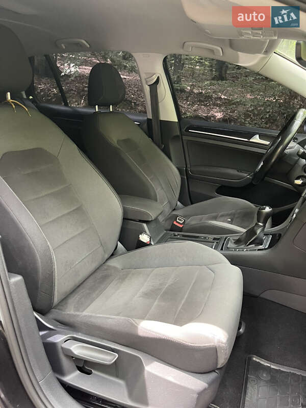 Хетчбек Volkswagen Golf 2017 в Мукачевому