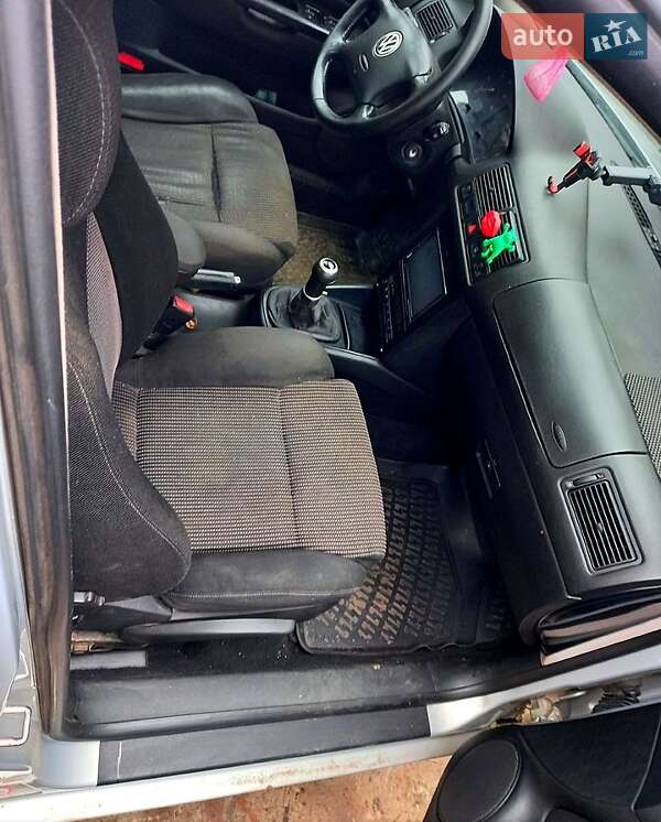 Хэтчбек Volkswagen Golf 1999 в Смеле