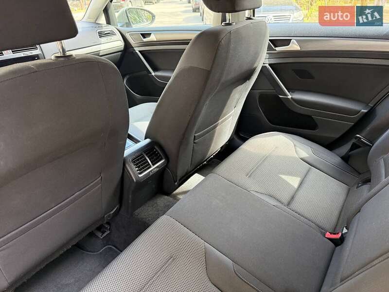 Універсал Volkswagen Golf 2019 в Києві