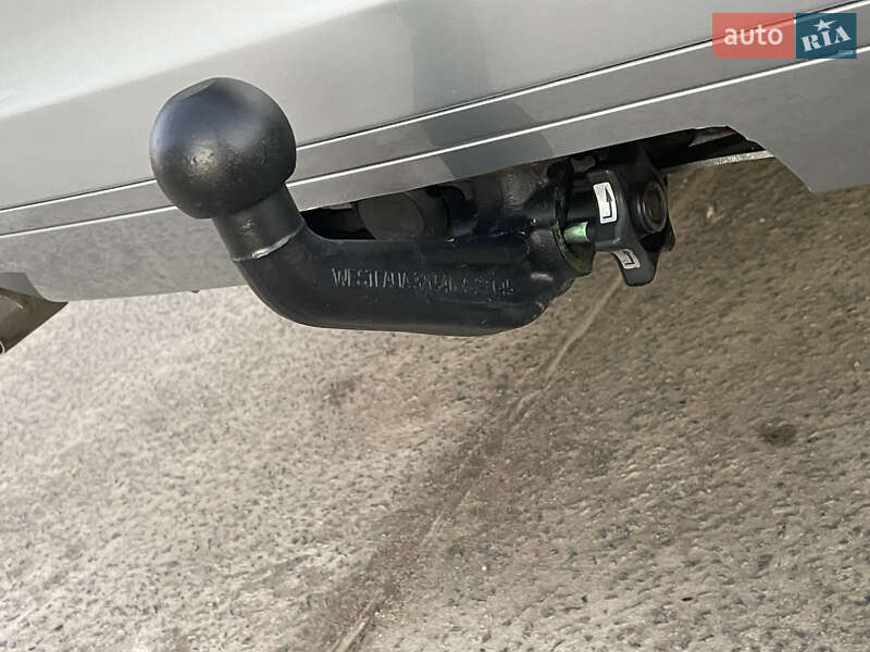 Універсал Volkswagen Golf 2011 в Сарнах