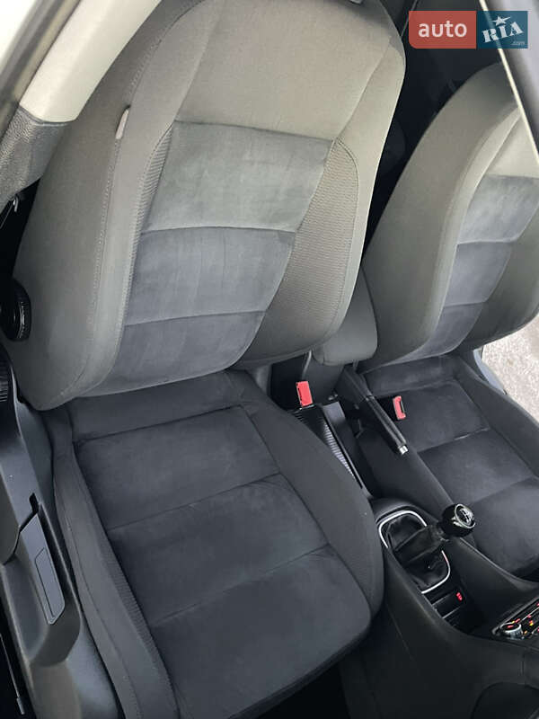 Універсал Volkswagen Golf 2011 в Сарнах