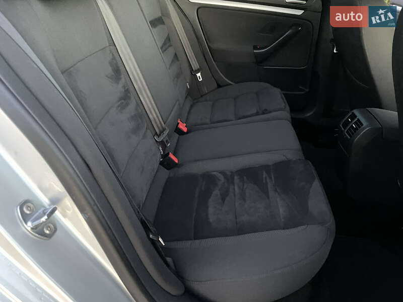 Універсал Volkswagen Golf 2011 в Сарнах