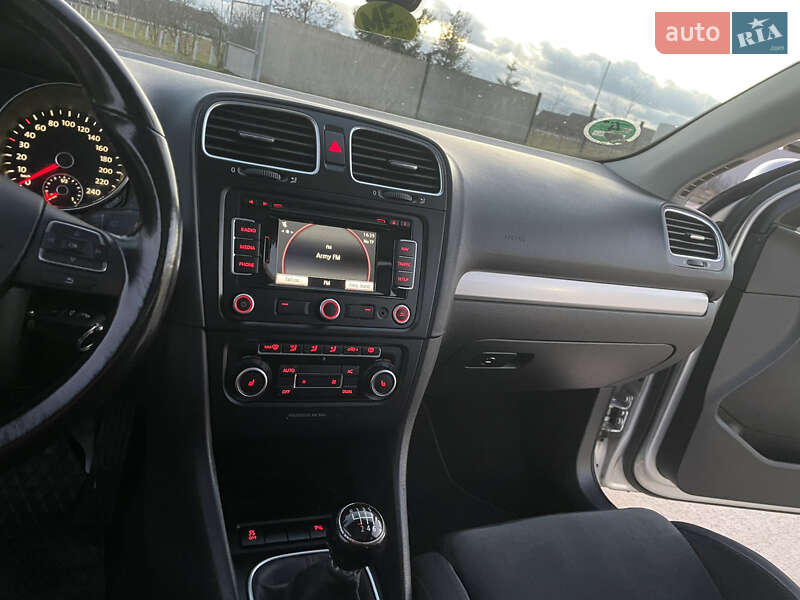 Універсал Volkswagen Golf 2011 в Сарнах