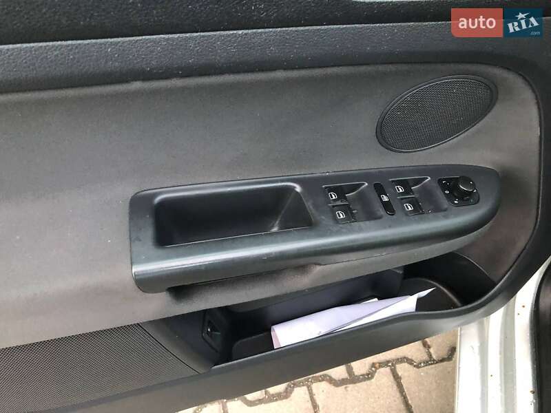 Хэтчбек Volkswagen Golf 2006 в Луцке фото 15 Хэтчбек Volkswagen Golf 2006 в Луцке