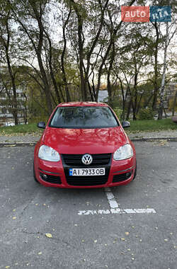 Хетчбек Volkswagen Golf 2004 в Києві