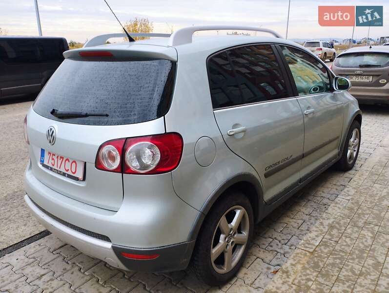 Хэтчбек Volkswagen Golf 2008 в Дубно