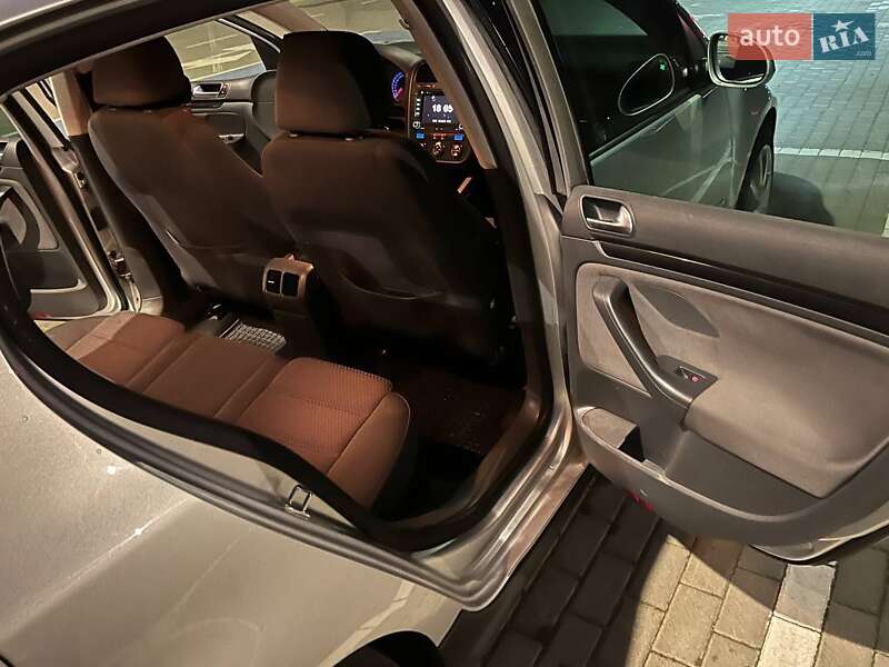 Хэтчбек Volkswagen Golf 2008 в Шепетовке