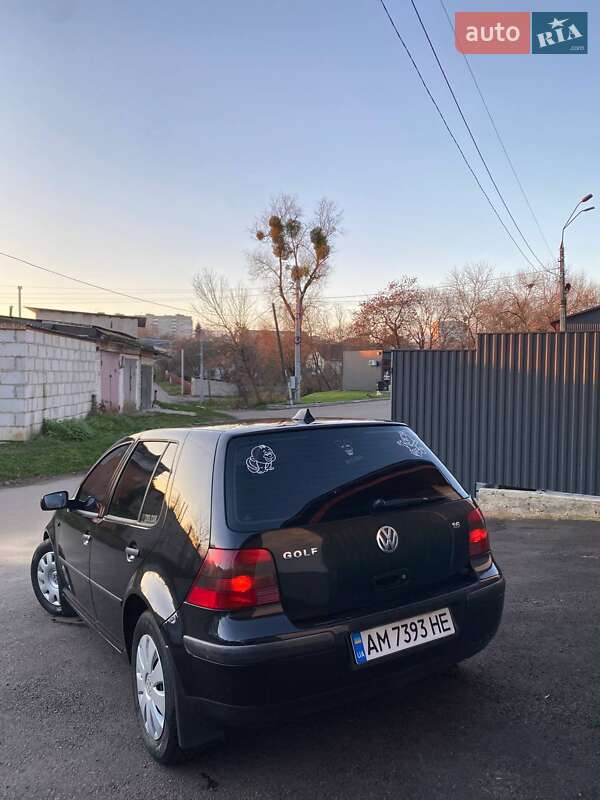 Хетчбек Volkswagen Golf 2001 в Житомирі