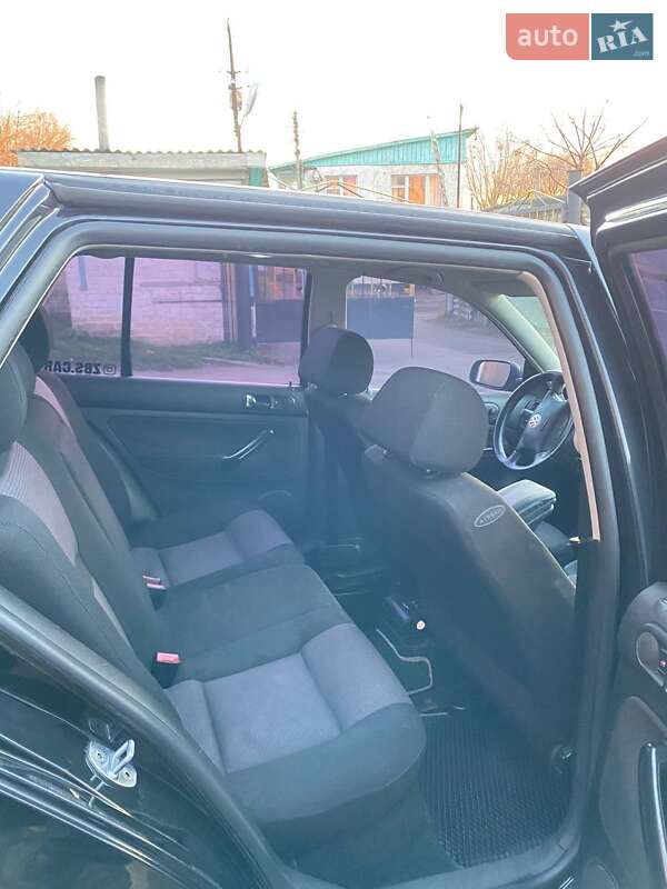 Хетчбек Volkswagen Golf 2001 в Житомирі