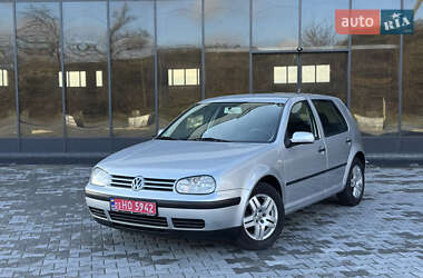 Хэтчбек Volkswagen Golf 2001 в Черновцах