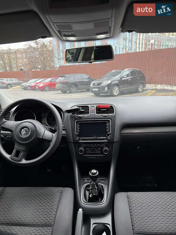 Хетчбек Volkswagen Golf 2010 в Києві